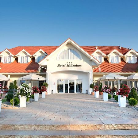 Hotel Millenium Ґура-Мотична Екстер'єр фото