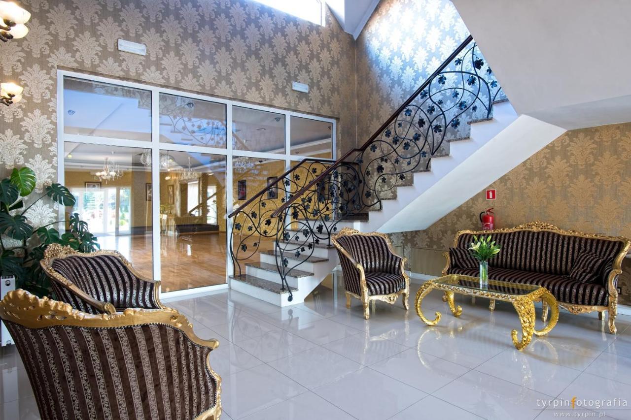 Hotel Millenium Ґура-Мотична Екстер'єр фото