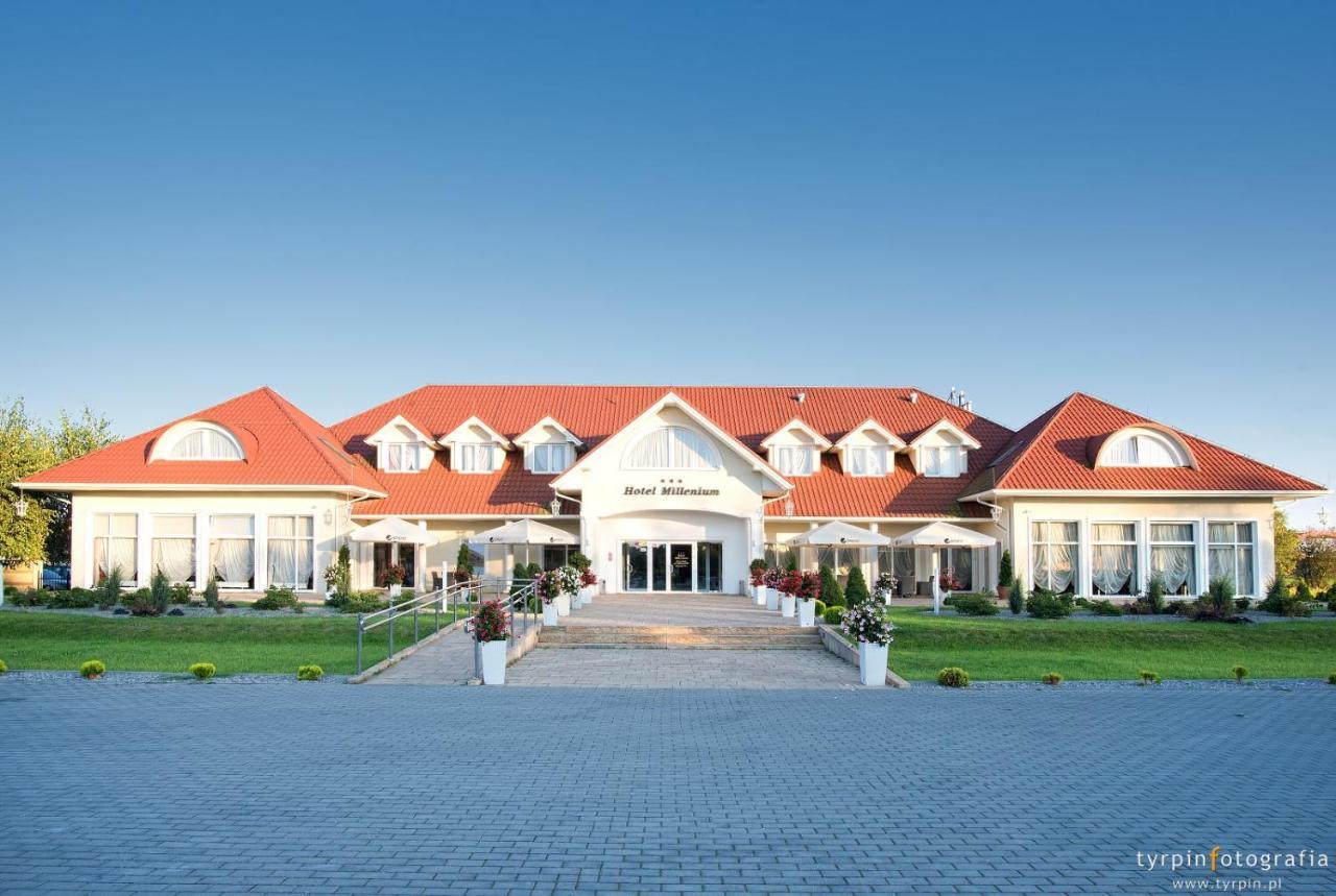 Hotel Millenium Ґура-Мотична Екстер'єр фото