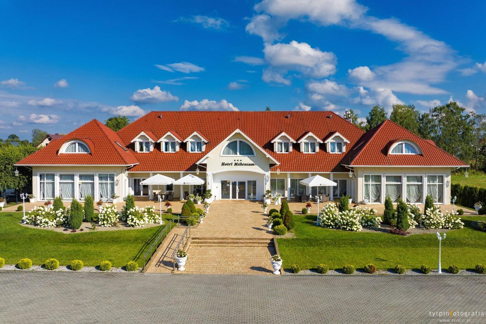 Hotel Millenium Ґура-Мотична Екстер'єр фото
