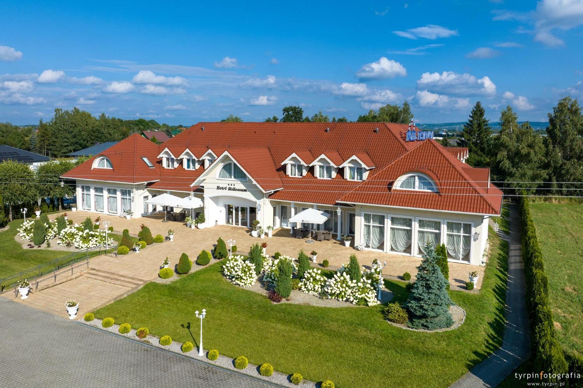 Hotel Millenium Ґура-Мотична Екстер'єр фото