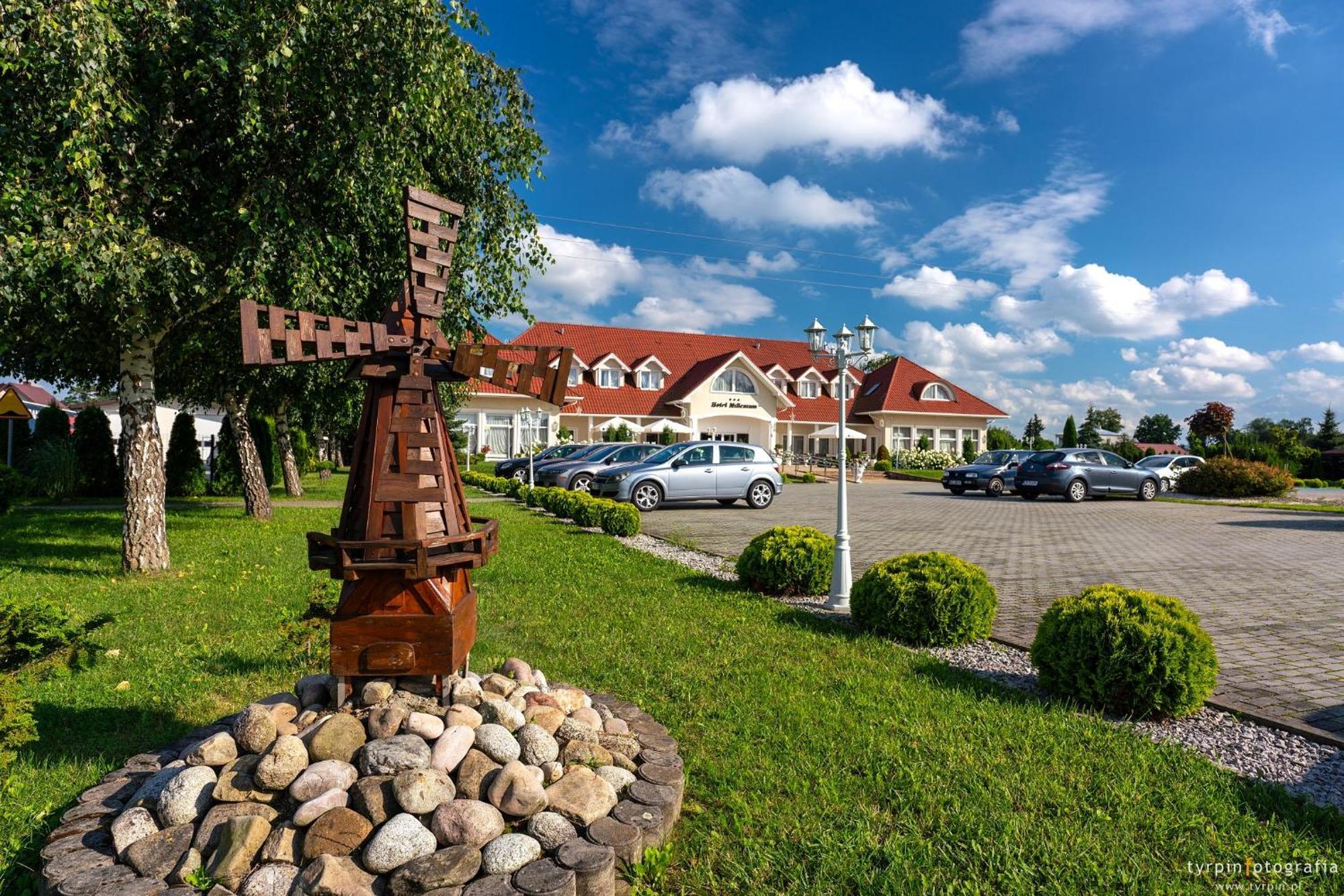 Hotel Millenium Ґура-Мотична Екстер'єр фото