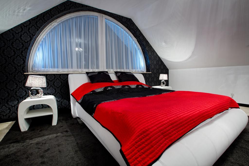 Hotel Millenium Ґура-Мотична Номер фото