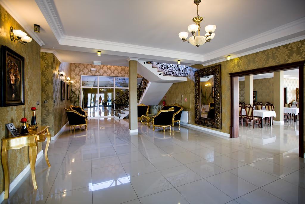 Hotel Millenium Ґура-Мотична Екстер'єр фото