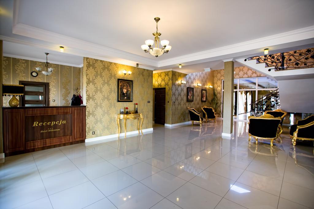 Hotel Millenium Ґура-Мотична Екстер'єр фото