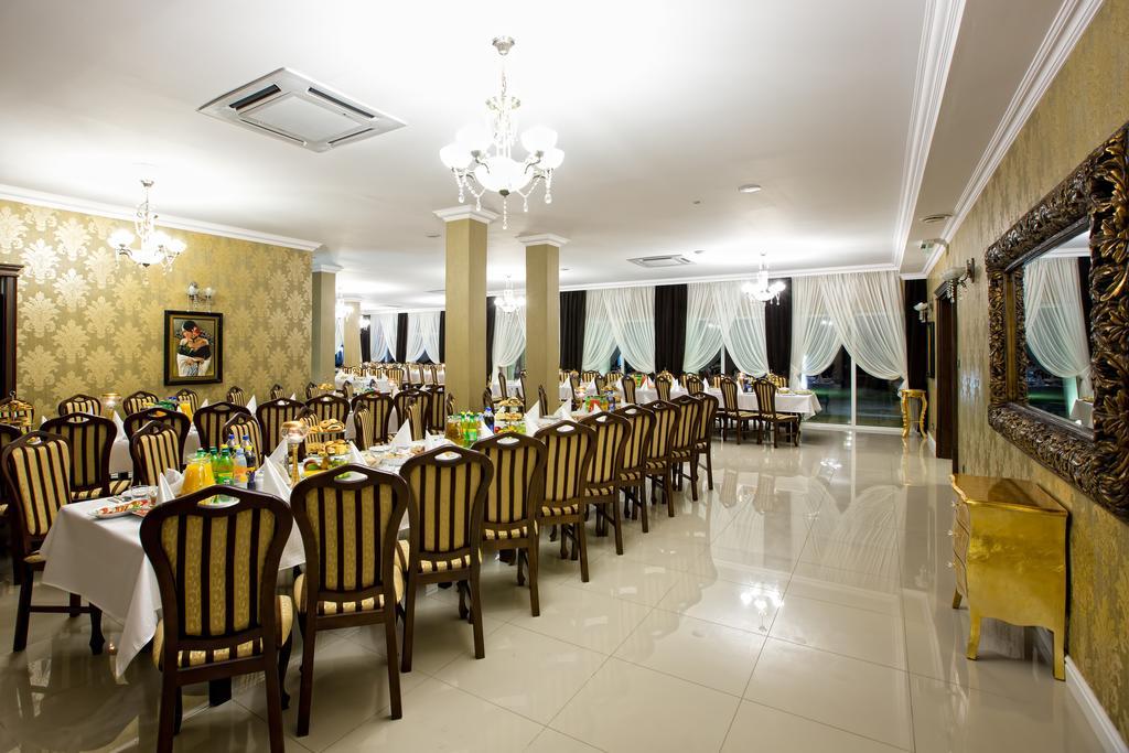 Hotel Millenium Ґура-Мотична Екстер'єр фото